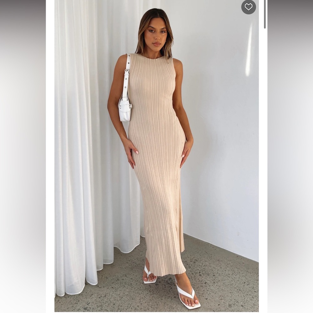 BRAND NEW WORN ONCE! WHITE FOX TAMI MAXI DRESS CREAM. SIZE XS.